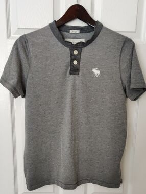 Abercrombie & Fitch Gray Short Sleeve Henley Tee with Dark Trim